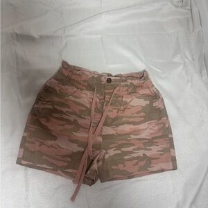Sanctuary Pink Camo Shorts Size 27 Mid Rise Utility Style